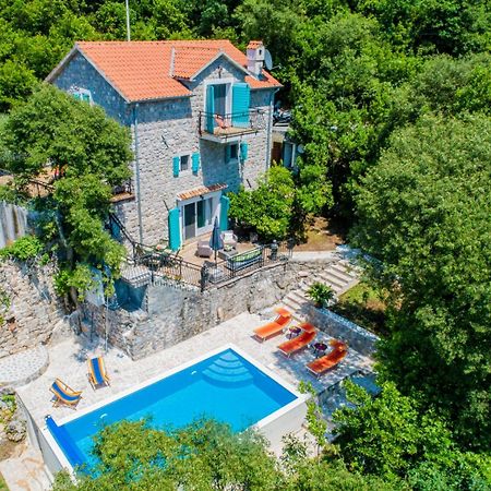 Villa Toscana With A Pool 티바트 외부 사진
