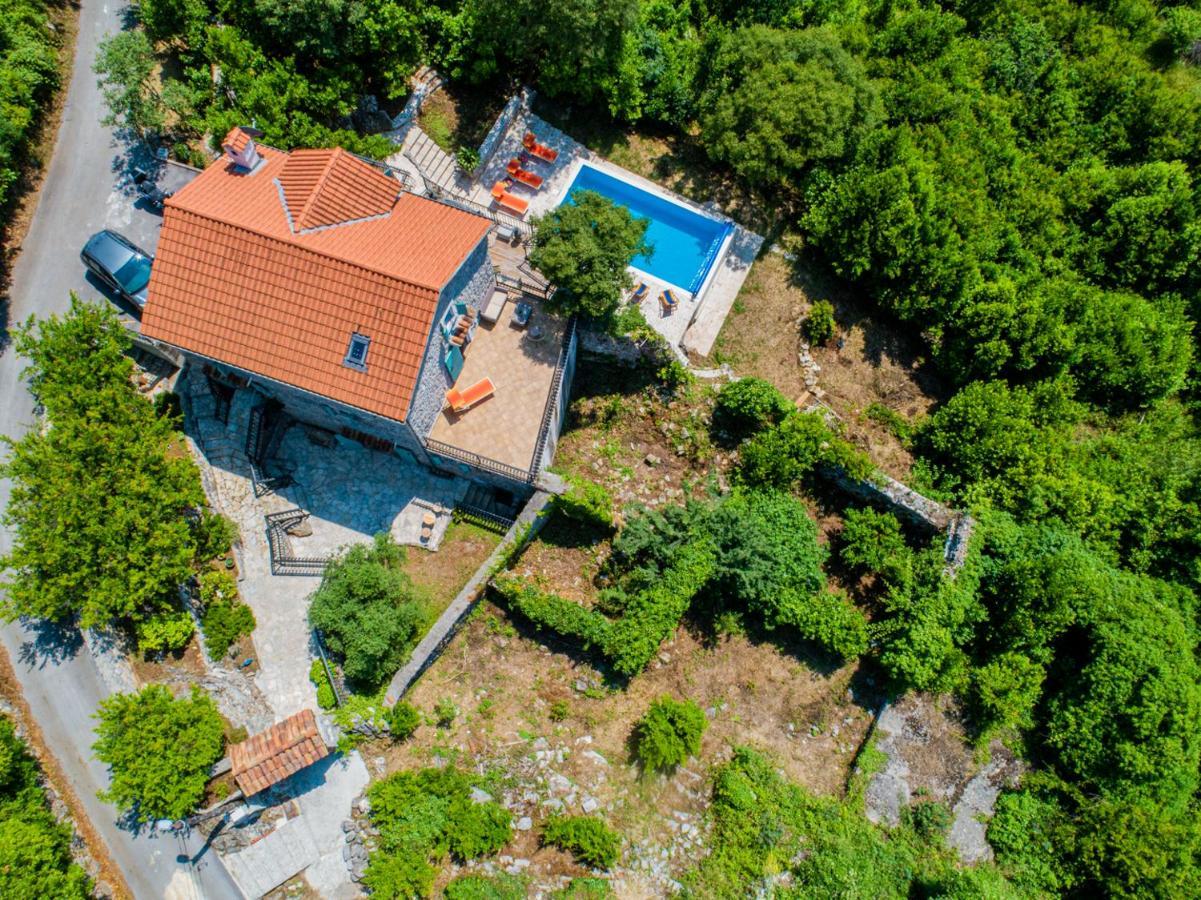 Villa Toscana With A Pool 티바트 외부 사진