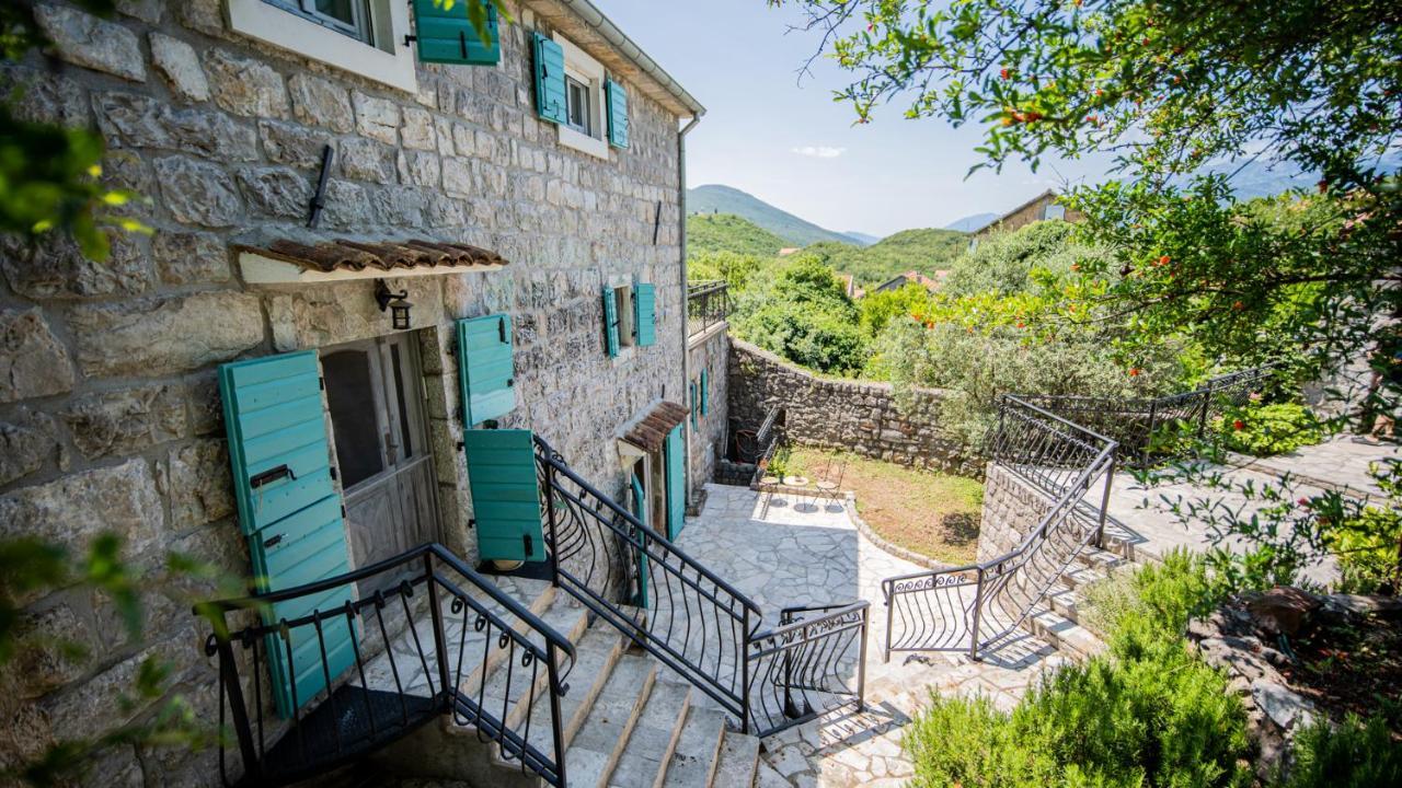 Villa Toscana With A Pool 티바트 외부 사진