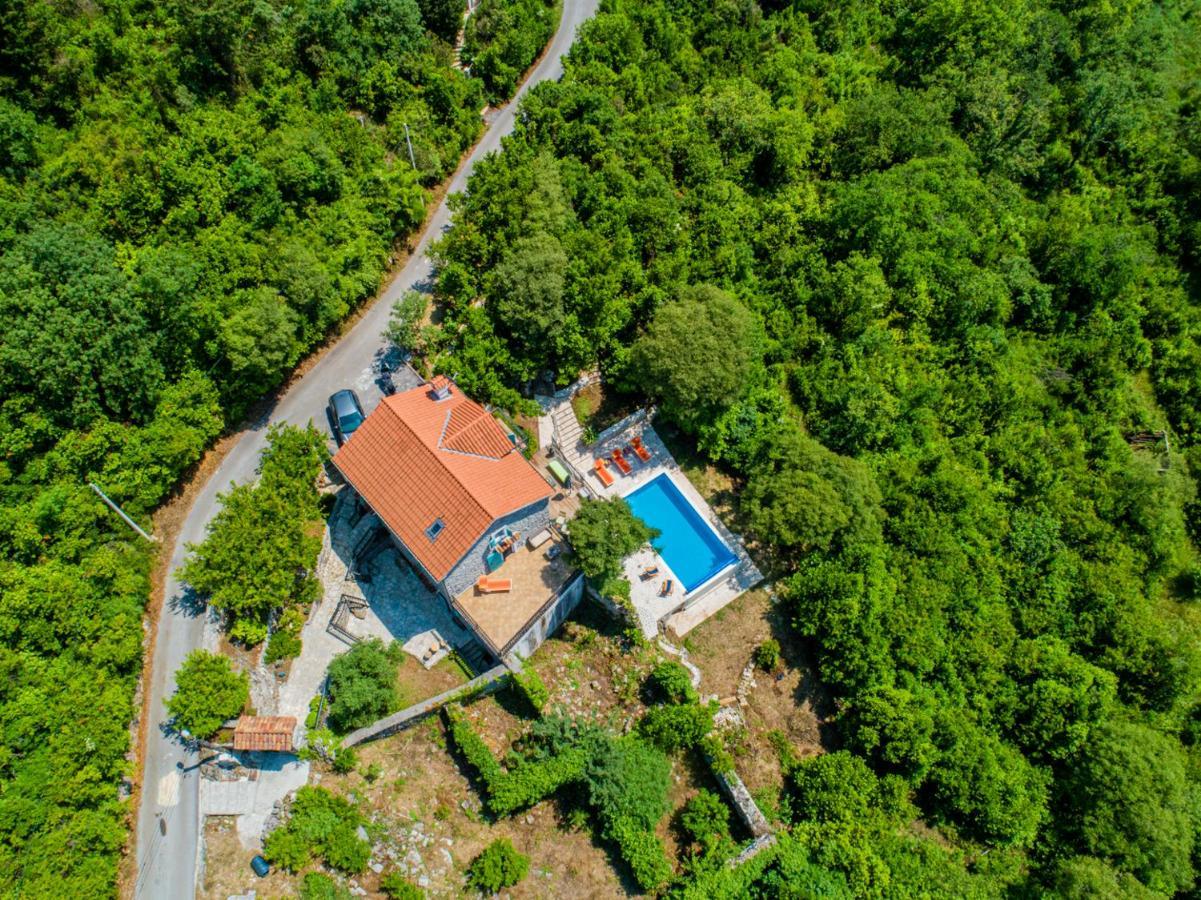 Villa Toscana With A Pool 티바트 외부 사진