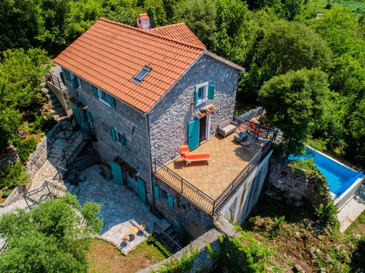 Villa Toscana With A Pool 티바트 외부 사진