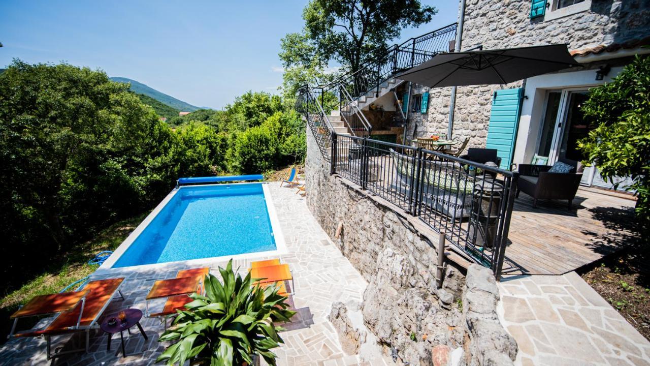 Villa Toscana With A Pool 티바트 외부 사진