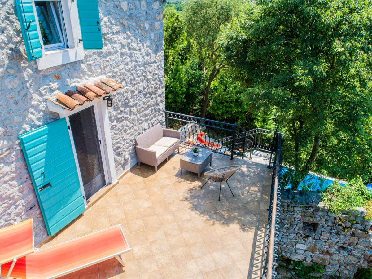 Villa Toscana With A Pool 티바트 외부 사진