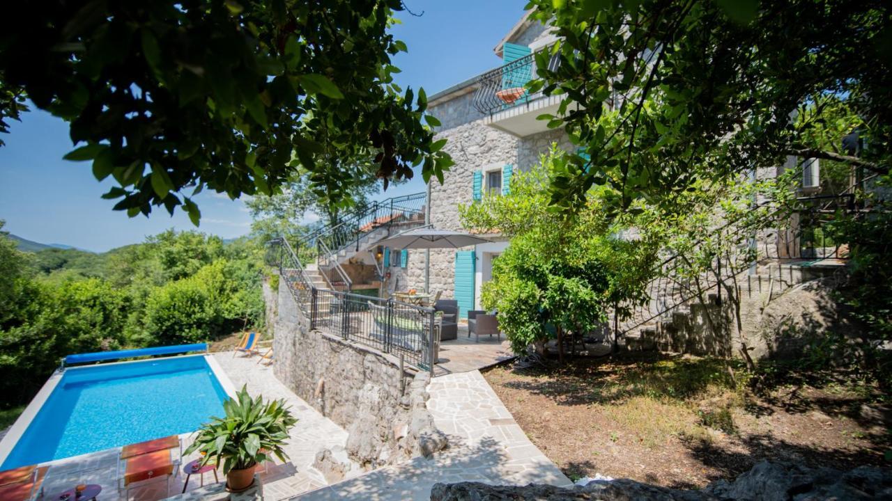 Villa Toscana With A Pool 티바트 외부 사진