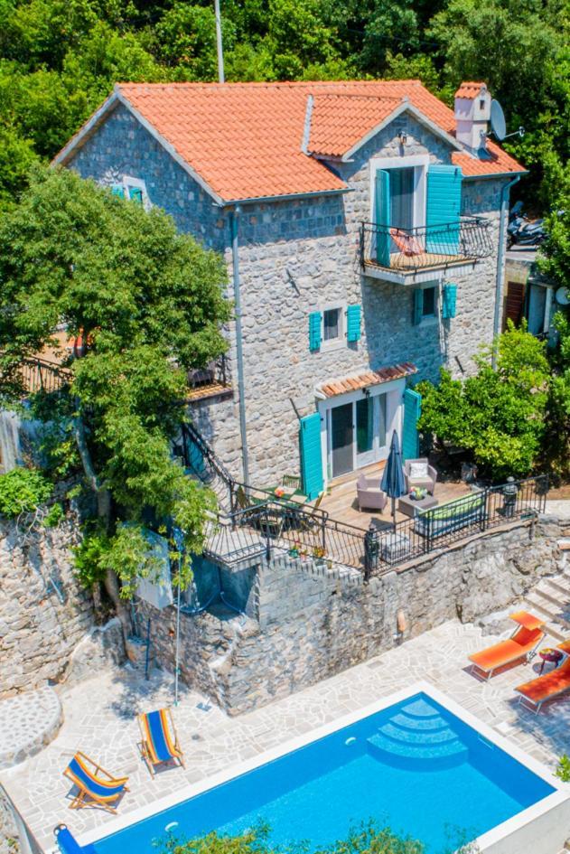 Villa Toscana With A Pool 티바트 외부 사진